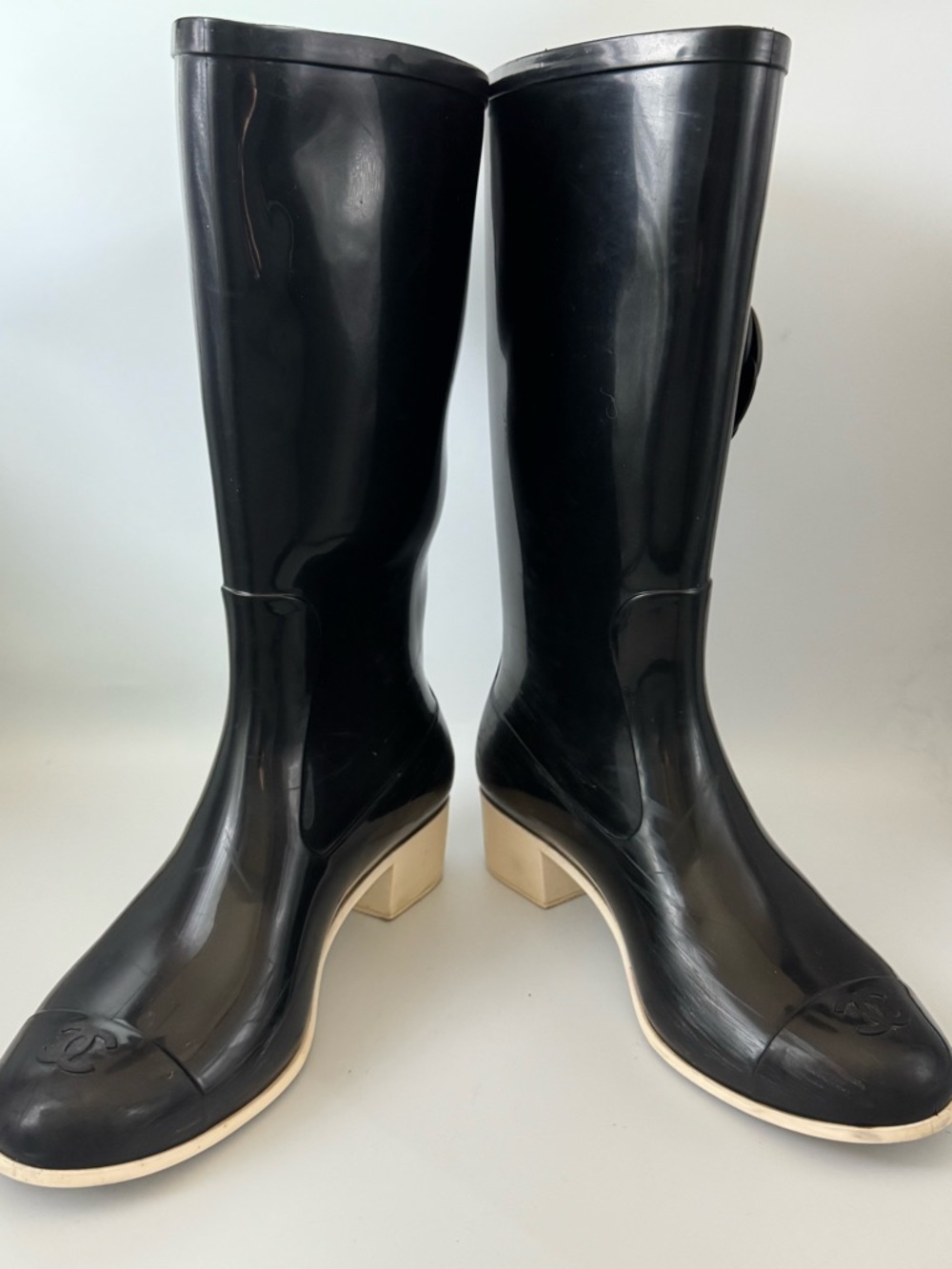 CHANEL Black Rain Boots with Cream & Black Camellia Flowers - Picture 5 of 7